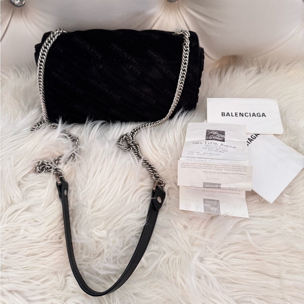 Balenciaga BB Chain Round Shoulder Quilted Velvet Bag - Picture 9 of 14